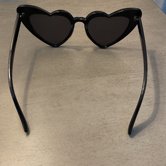 HEART BLACK UV SUNGLASSES - Picture 4 of 4